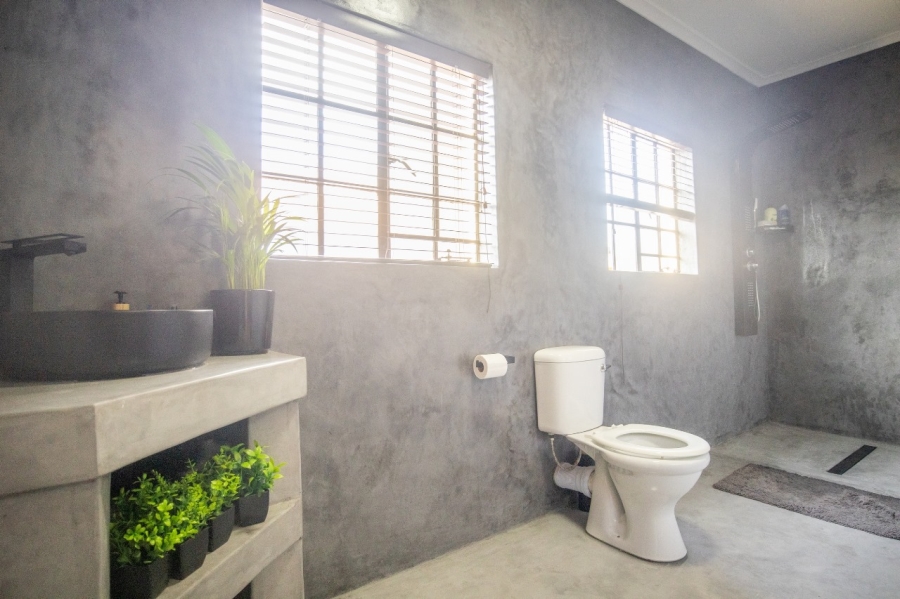 5 Bedroom Property for Sale in Safari Gardens North West